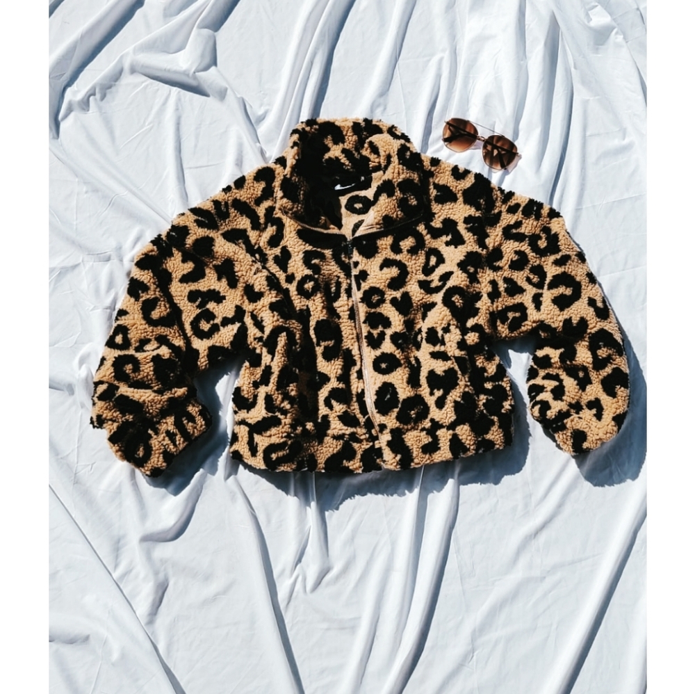 ๐จ//The Pumpkin Patch Collection// Taupe Jacket - Picture 2 of 3